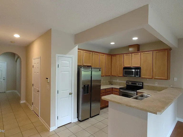 5976 Pavilion Dr — Photo 10