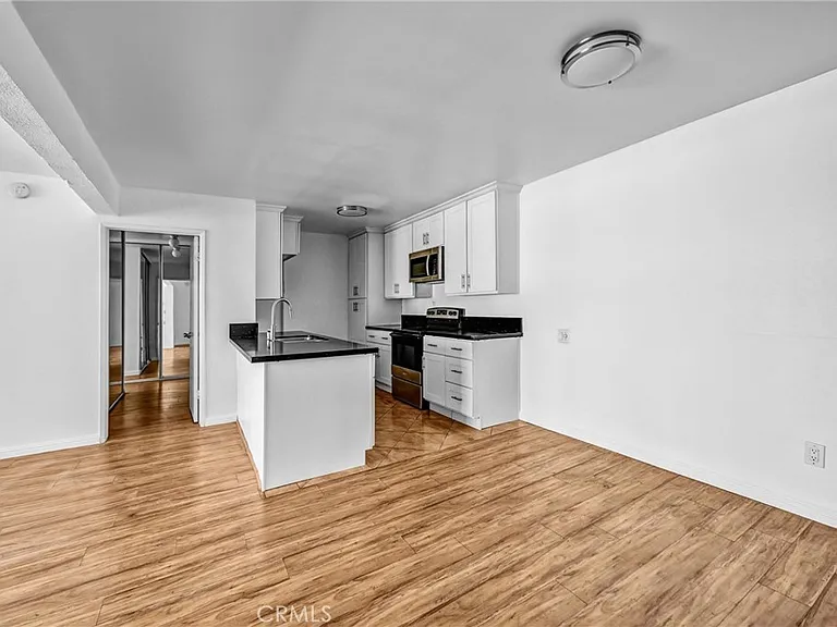 5334 Lindley Ave #319 — Photo 4