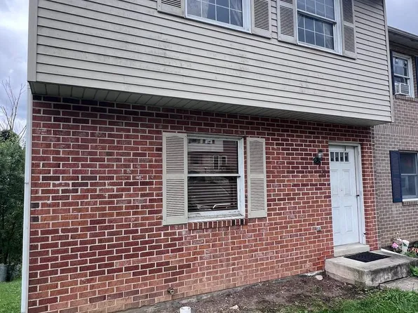 70 Ashford Dr, Enola, PA 17025