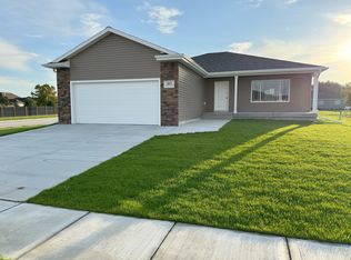 3212 Lakeview Ave, Hastings, NE 68901