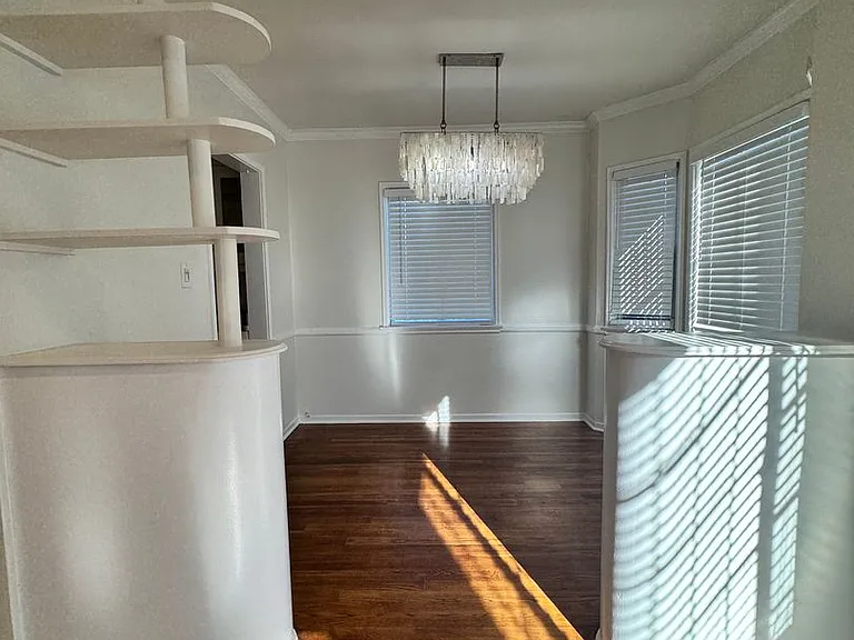 1418 S Genesee Ave — Photo 4
