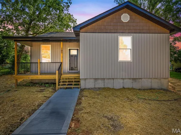 102 N White Oak St, Desloge, MO 63601