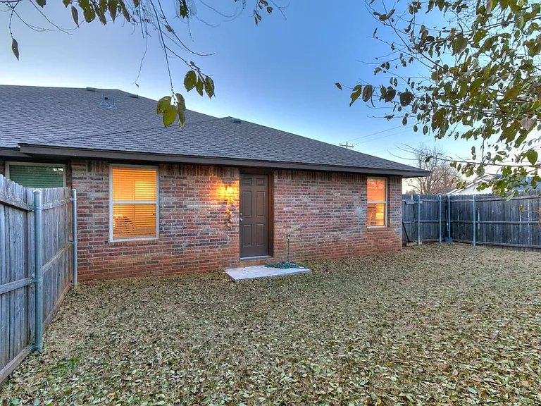436 Chalk Hill Ct — Photo 40