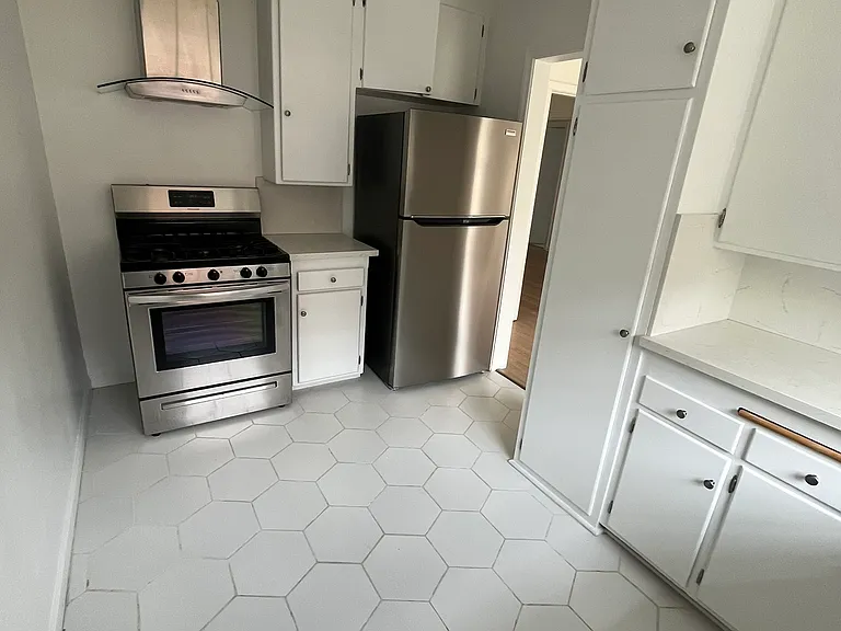 410 1/4 Shirley Pl — Photo 17