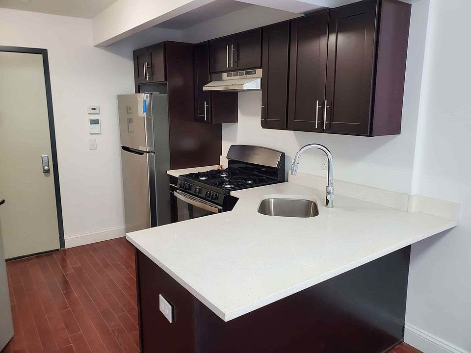 2nd image of 2120 Daly Ave #4B