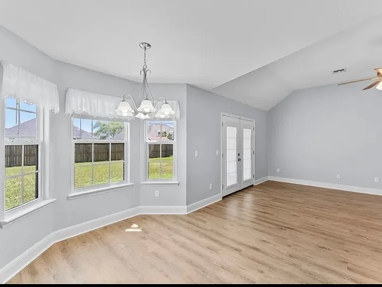 550 Bonanza St — Photo 7