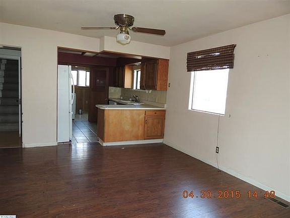 3rd image of 410 E Bluff St