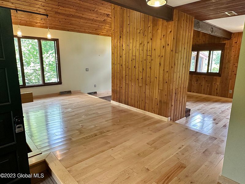 3rd image of 1085 Rector Road