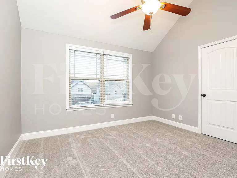 1499 Amberley Dr — Photo 13