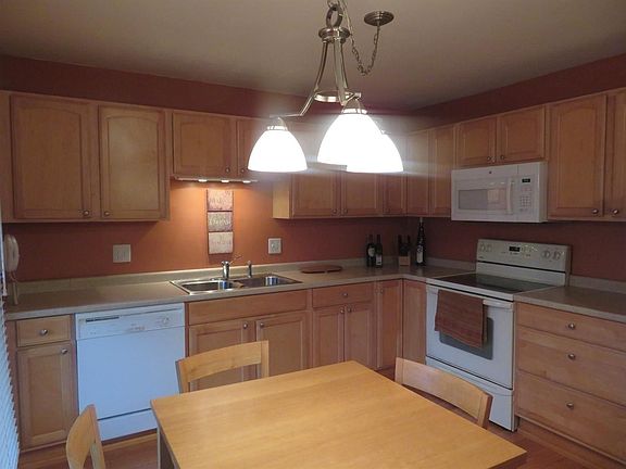 3rd image of 3346 Burbank Dr