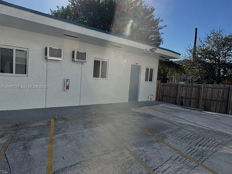 1450 SW 4th St #2 — Photo 15