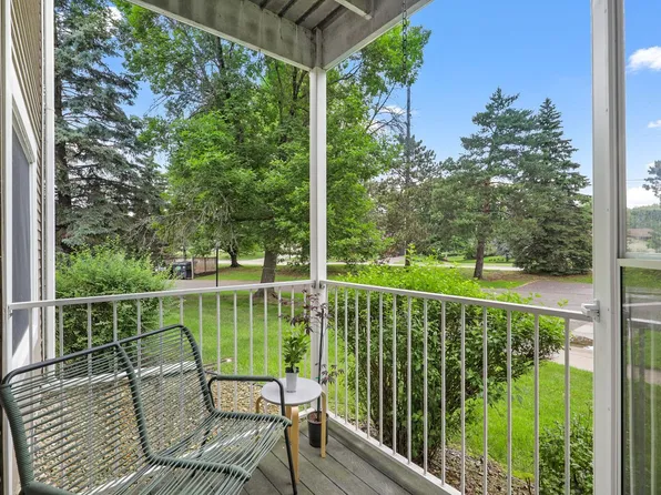 742 County Road F W APT B, Shoreview, MN 55126