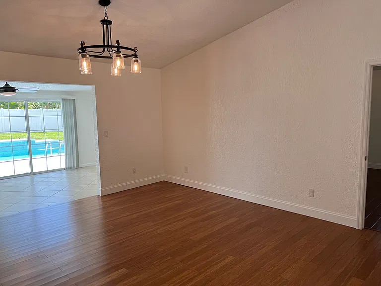 990 Windsong Way — Photo 4