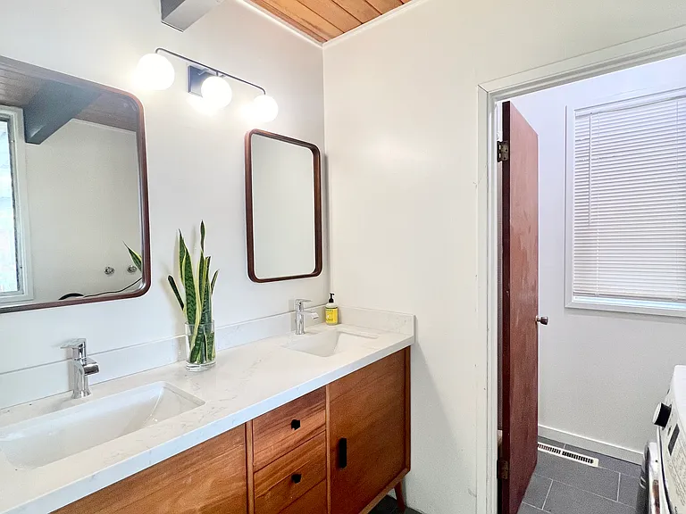 1465 Scenic Ave — Photo 3