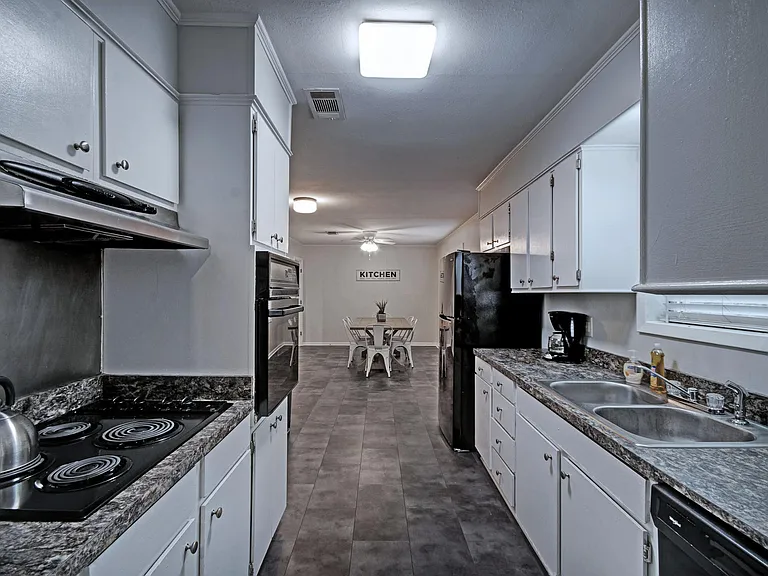 403 Turtle Creek Dr — Photo 11