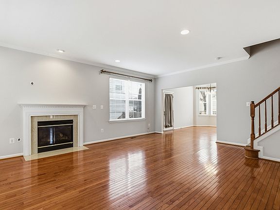 2nd image of 1301 Waterview Way
