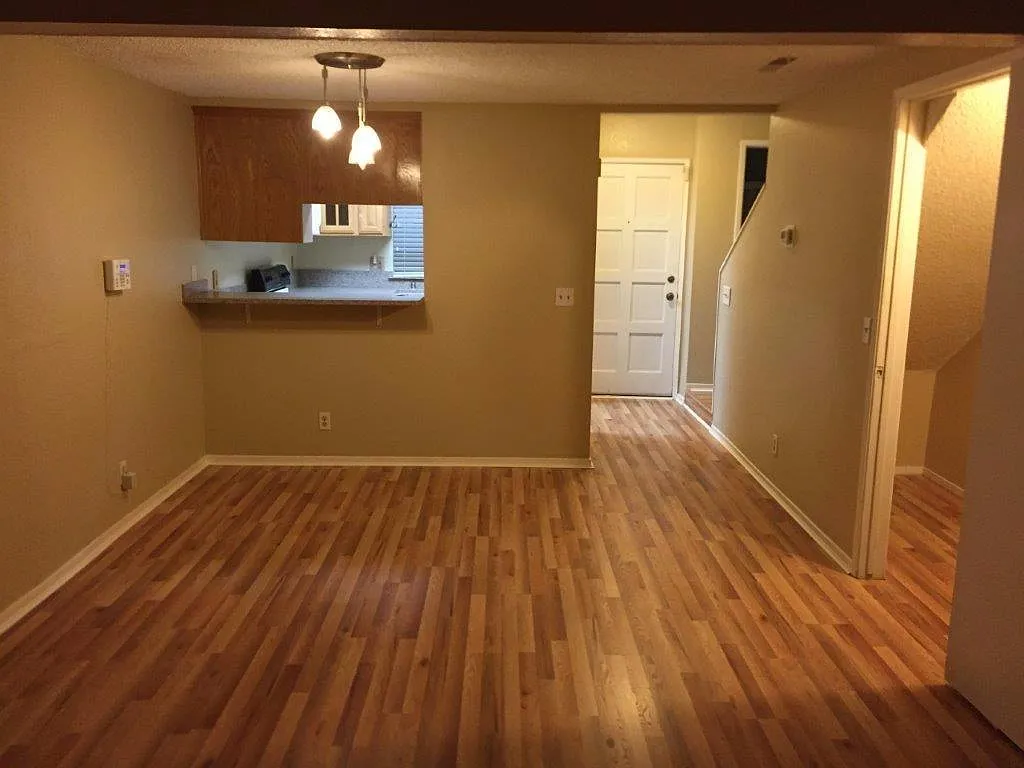 2 bed, 1080 sqft, $1,700 — Photo 1