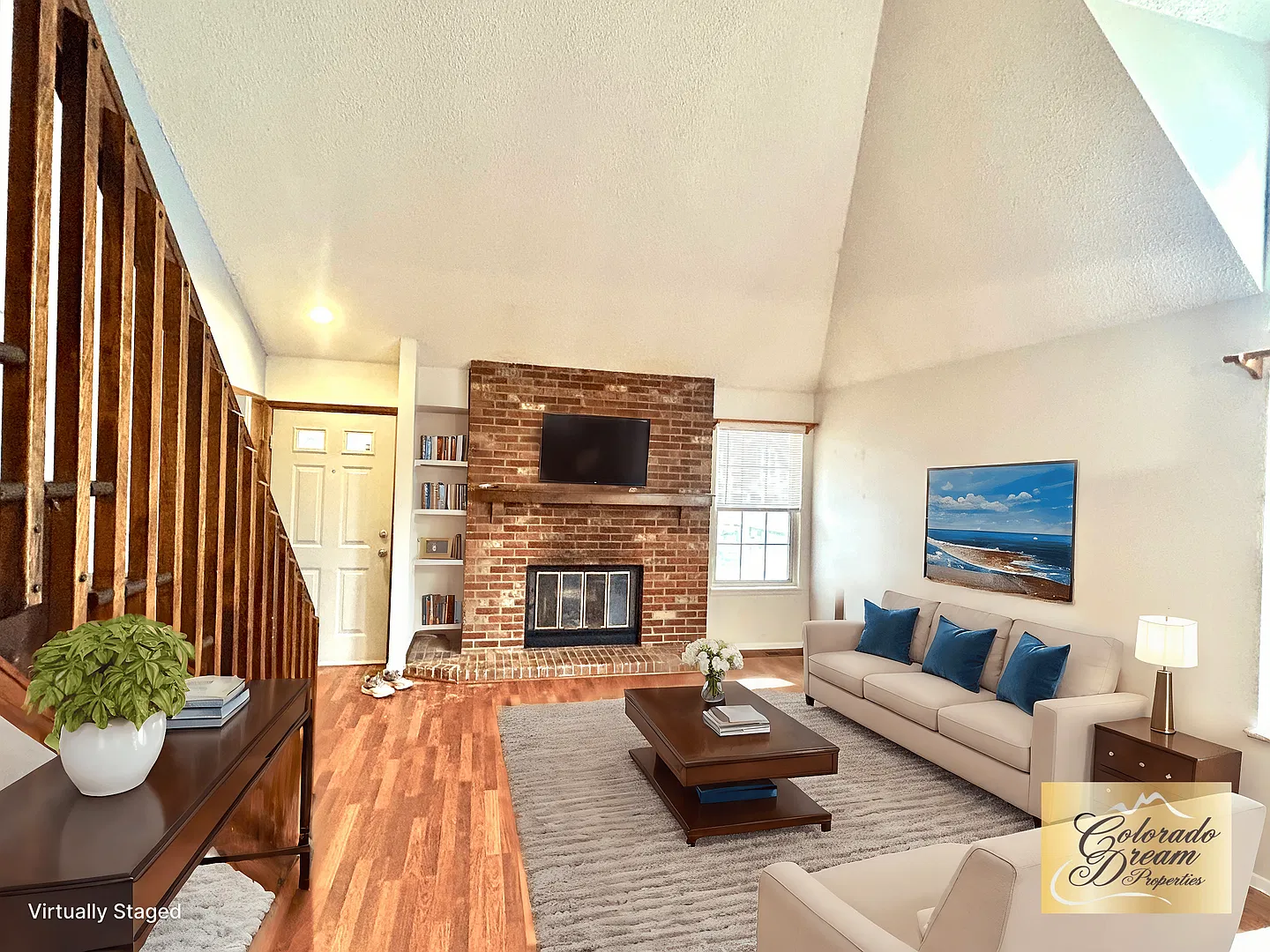 Wonderful 2-bed 2-full bath townhouse walking distance to the lightrail! — Photo 3