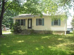 39 Winslow Dr, Schenectady, NY 12309