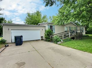 519 22nd Ave N, Clinton, IA 52732