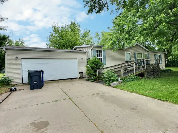519 22nd Ave N, Clinton, IA 52732