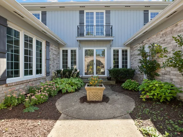 3155 Kayjay Dr, Northbrook, IL 60062