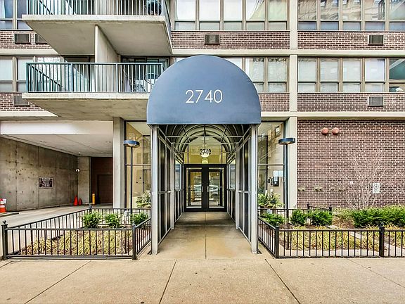2nd image of 2740 N Pine Grove Ave APT 19F