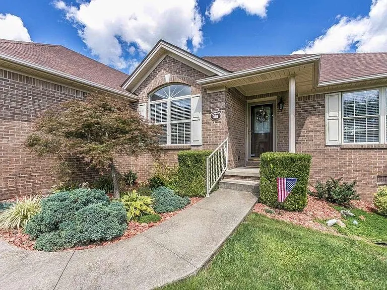 361 Reynolds Dr — Photo 10