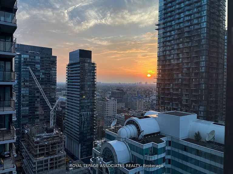 327 King St W #2706 — Photo 9