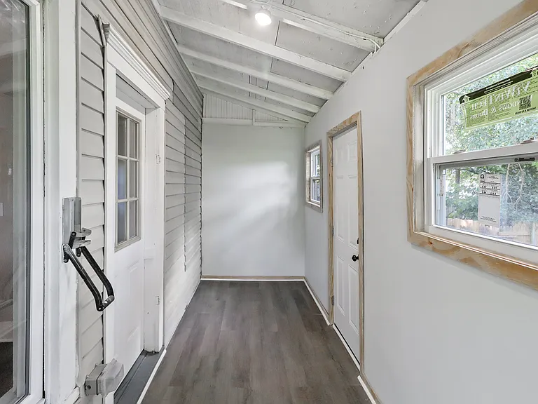 2522 Wilson Ave — Photo 4