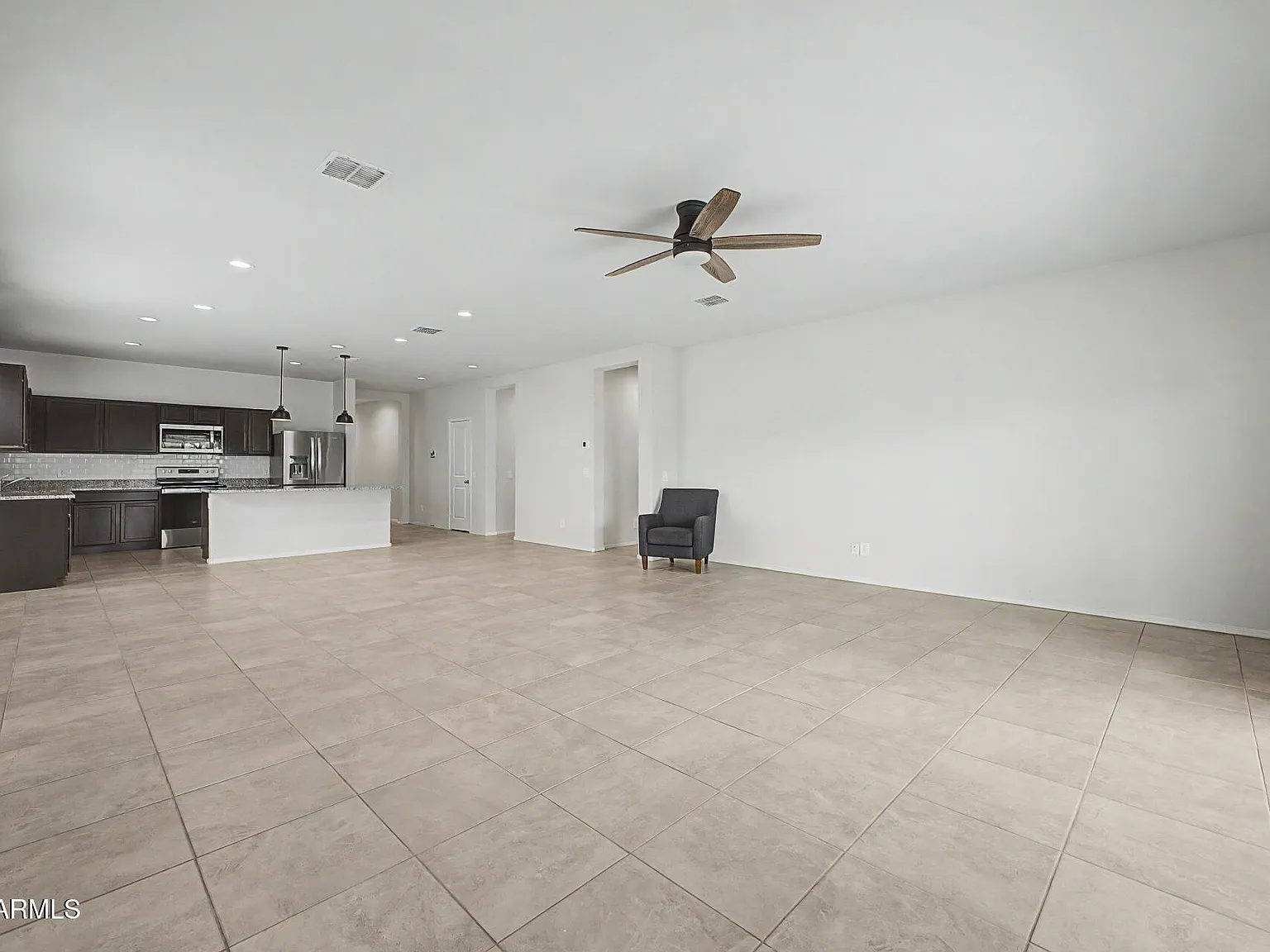 3 bed, 2.5 bath, 2052 sqft, $2,300 — Photo 4