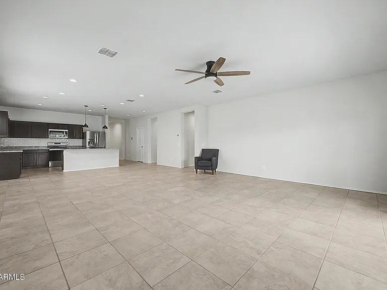 18363 W Whispering Wind Dr — Photo 4