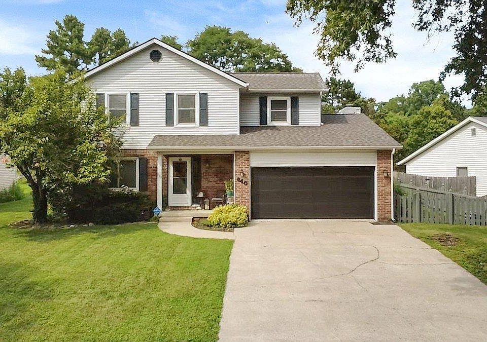 1st image of 840 W Rosewood Dr
