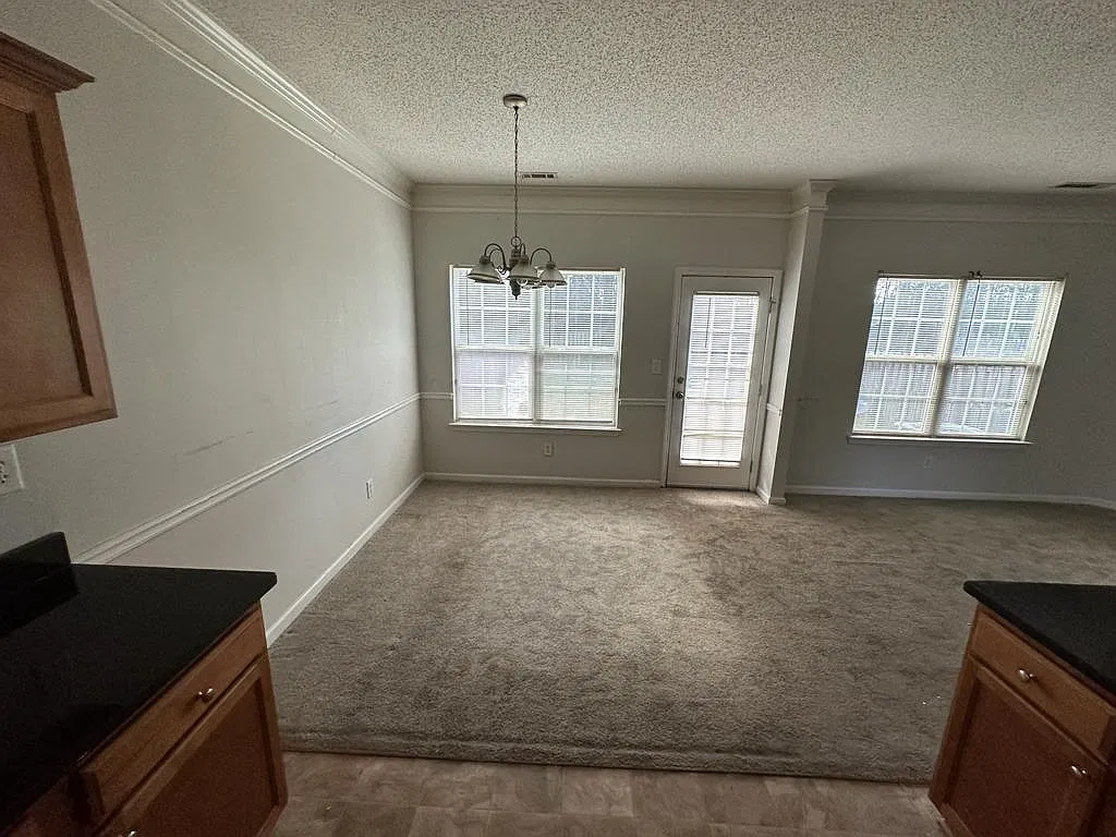 564 Hansen Dr — Photo 4
