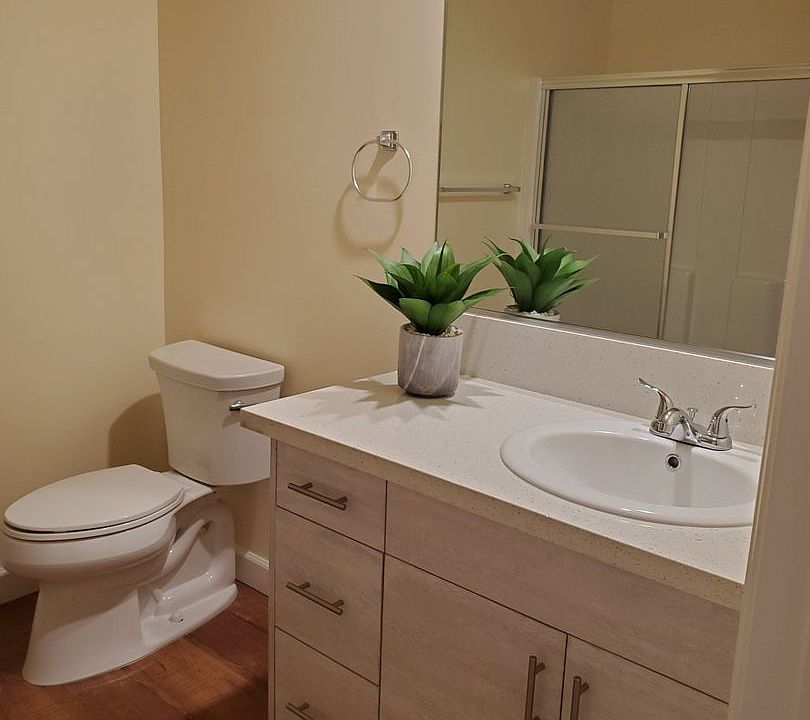 1st image of 6718 Sylmar Ave #106