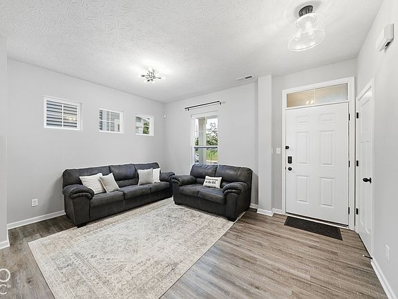 4th image of 348 Evans St