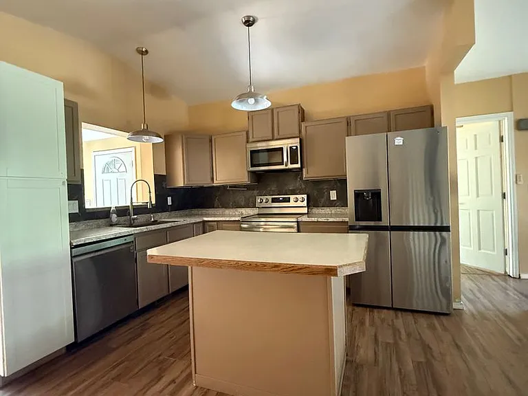 3473 Rosehip Dr — Photo 8