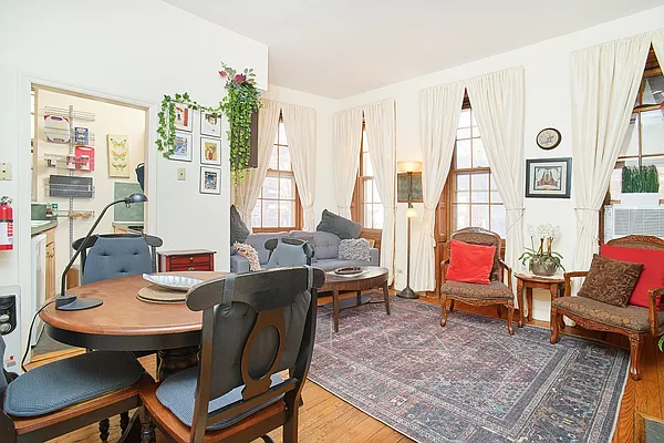 Rented by Streetwise NYC LLC | media 22