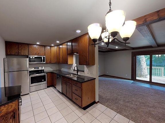 3rd image of 721 Birch Dr