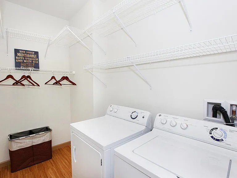 Ivy Ridge Apartments & Townhomes — Photo 18