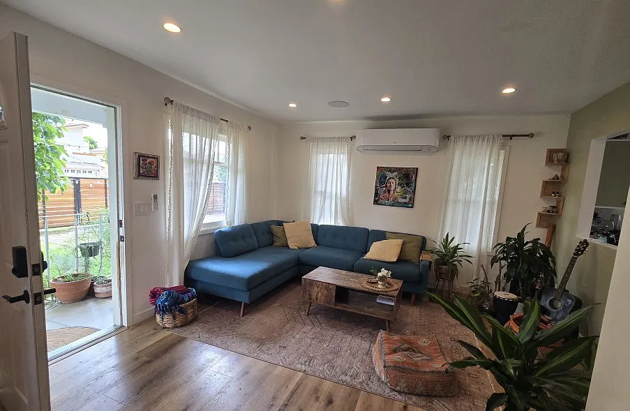 2 bed, 728 sqft, $3,500 — Photo 2