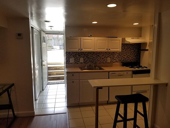 4th image of 502 E Alexandria Ave