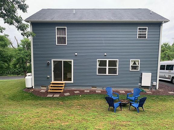 3rd image of 200 Fairway Cir