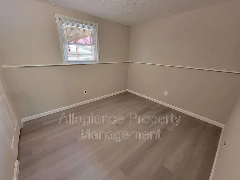 7598 Springfield Hills Dr — Photo 27