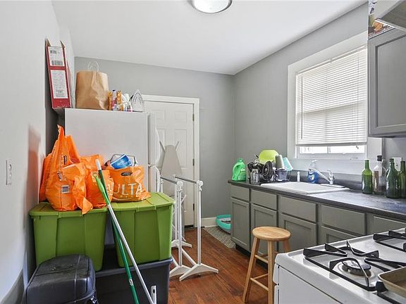 3rd image of 6215-17 York St