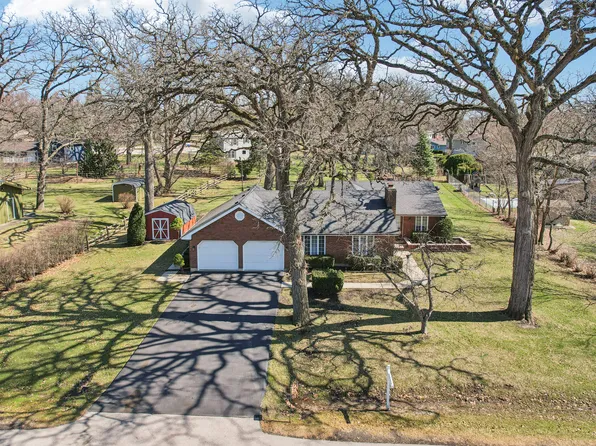 9N827 Beckman Trl, Elgin, IL 60124