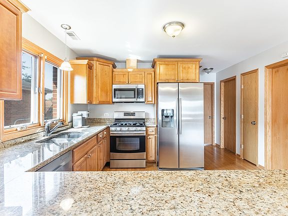 5th image of 4230 Joliet Ave #1