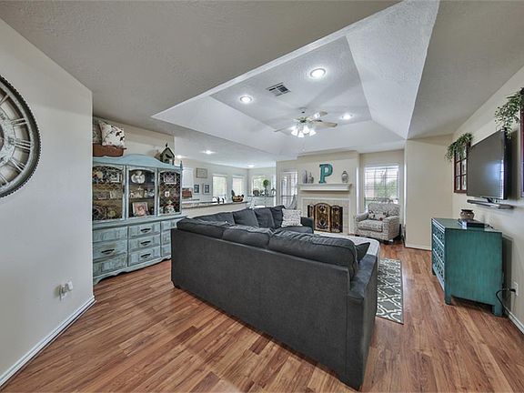 5th image of 223 Leisure Ln