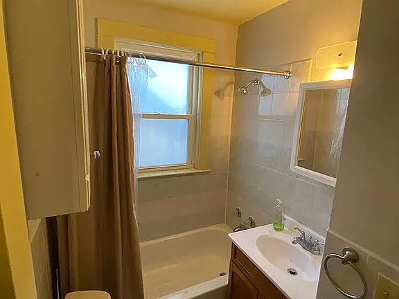 4th image of 2500 Harriet Ave APT 1