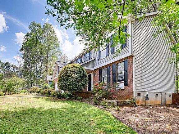 2nd image of 1305 Taylor Oaks Dr